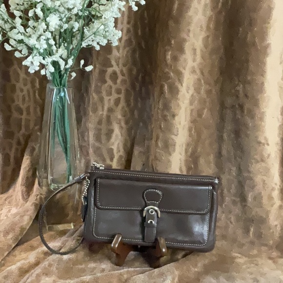 Vintage COACH Large Wristlet - Picture 1 of 8